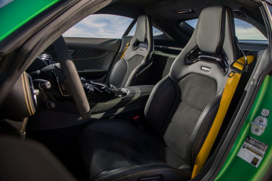 Интерьер Mercedes-AMG GT R (C190) 2017 года  (NA) (фото 26 из 40)